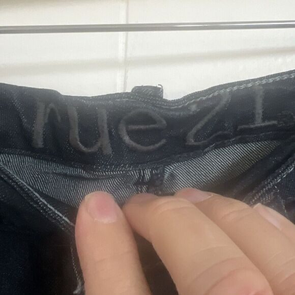 EUC Junior's Rue21 Stretch Dark Low Rise Raw Hem Denim Jean Shorts Size 7/8 - Picture 4 of 6